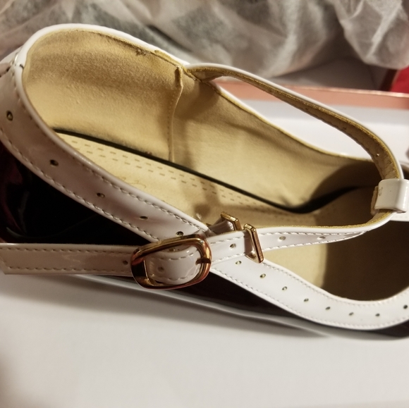 PATENT LEATHER SPECTATOR T STRAP PUMPS SIZE 10 - Picture 4 of 8